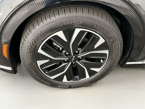 Used 2024 Kia EV6 Wind w/ Wind Technology Package AWD/4WD image 11