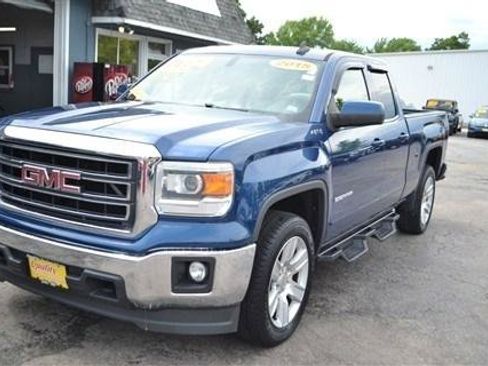 Used 2015 GMC Sierra 1500 SLE w/ SLE Value Package AWD/4WD image 2