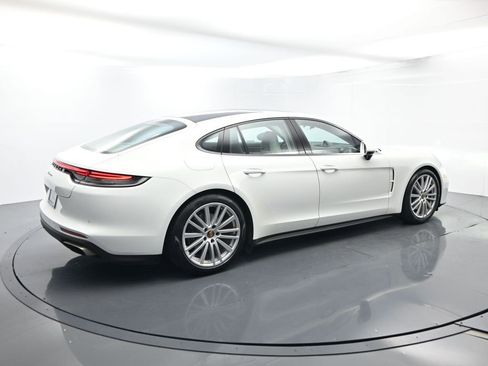 Used 2022 Porsche Panamera image 15