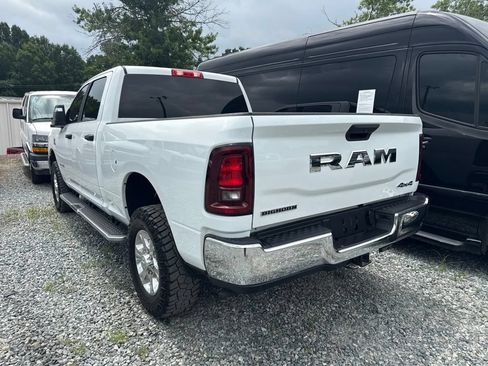 Used 2025 RAM 2500 Big Horn AWD/4WD image 4