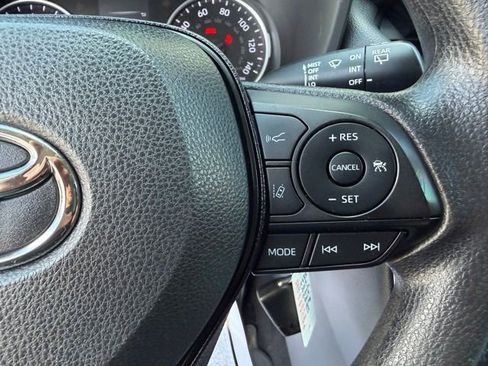 Used 2019 Toyota RAV4 LE AWD/4WD image 14