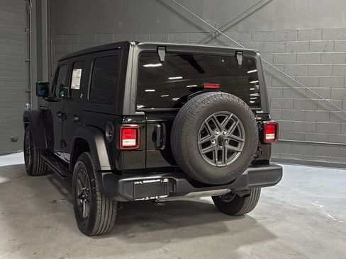 Used 2024 Jeep Wrangler Unlimited Sport AWD/4WD image 6