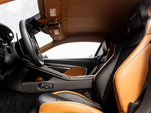 Used 2025 Aston Martin DB12 Coupe RWD image 27