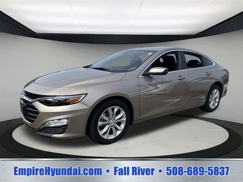 Used 2025 Chevrolet Malibu LT FWD image 1