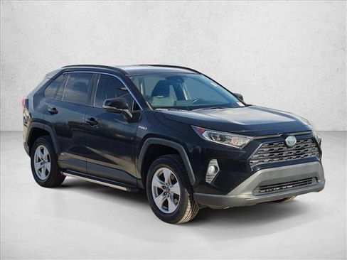 Used 2020 Toyota RAV4 XLE w/ Convenience Package AWD/4WD image 3