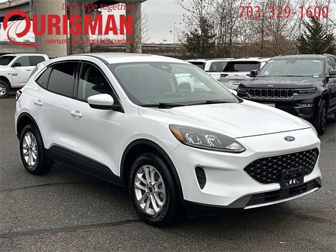 Used 2020 Ford Escape SE image 1