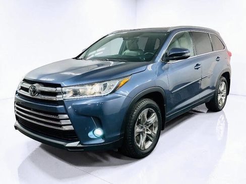 Used 2019 Toyota Highlander Limited Platinum image 3