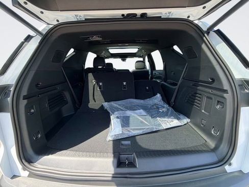 New 2026 Chevrolet Traverse LT w/ Enhanced Driving Package FWD image 12
