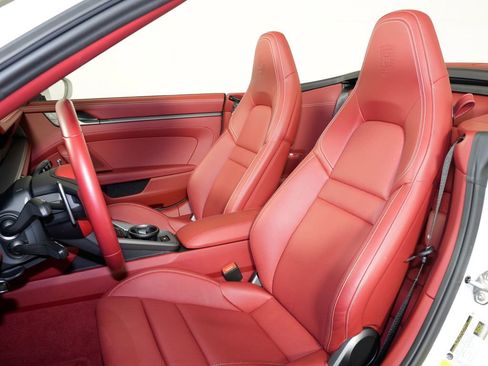 Certified 2024 Porsche 911 Carrera RWD image 5