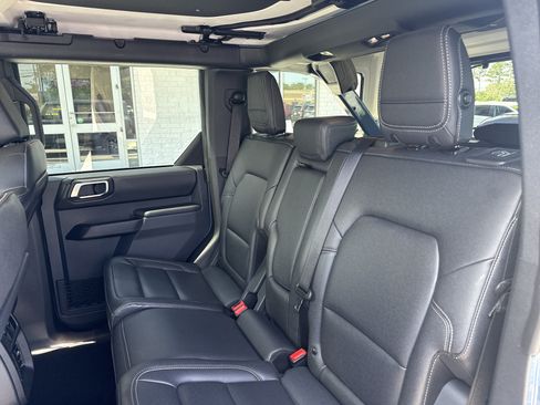 Used 2025 Ford Bronco Badlands AWD/4WD image 12