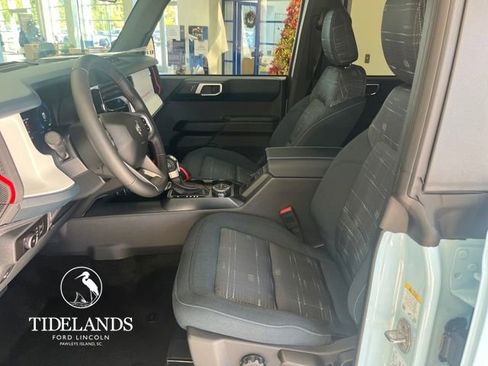 New 2025 Ford Bronco Heritage Edition image 9