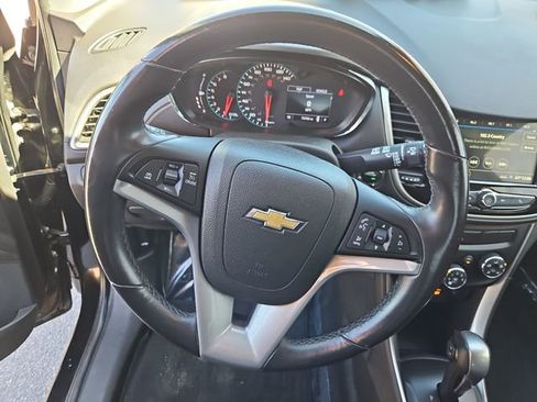 Used 2019 Chevrolet Trax LT w/ LT Convenience Package FWD image 27