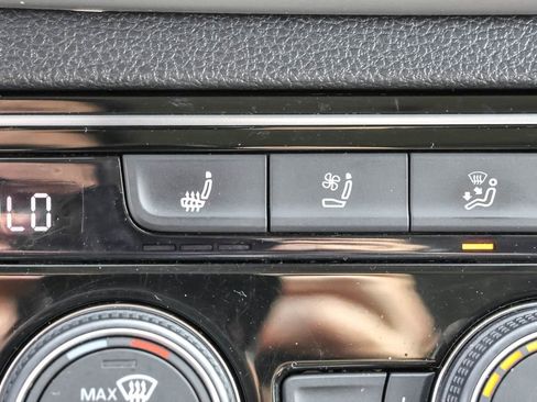 Used 2022 Volkswagen Atlas SEL Premium image 26