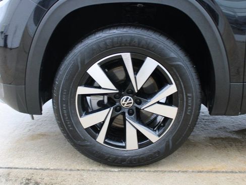 Certified 2023 Volkswagen Atlas Cross Sport SE image 31