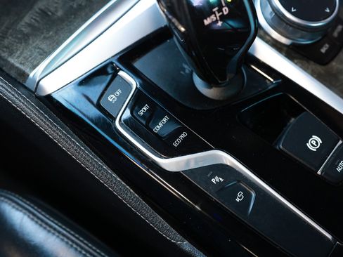 Used 2017 BMW 540i xDrive image 42