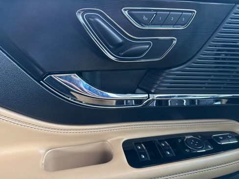 Used 2022 Lincoln Corsair Reserve w/ Elements Package image 10