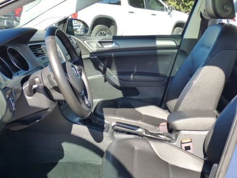 Used 2017 Volkswagen Golf SE image 23
