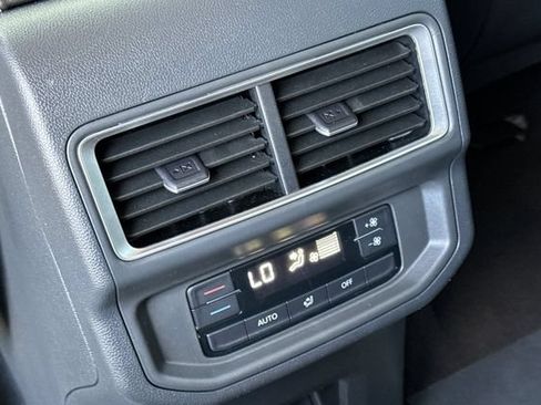 Used 2024 Volkswagen Atlas SE AWD/4WD image 44