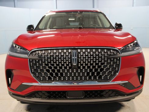 Used 2026 Lincoln Aviator AWD image 32