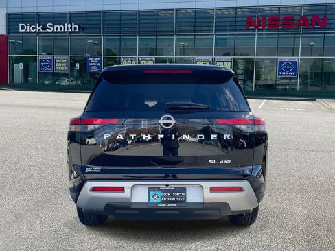 Used 2023 Nissan Pathfinder SL image 5