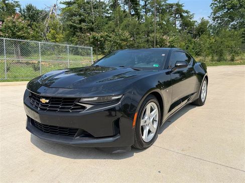 Used 2021 Chevrolet Camaro LT RWD image 7