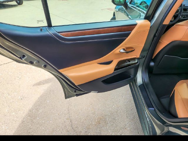Used 2025 Lexus ES 350 w/ Premium Package FWD image 19