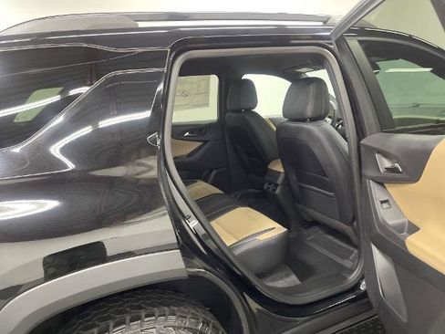 New 2025 Chevrolet Equinox ACTIV w/ Safety and Technology Package image 15