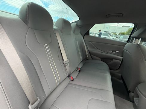 Used 2025 Hyundai Elantra SEL FWD image 18