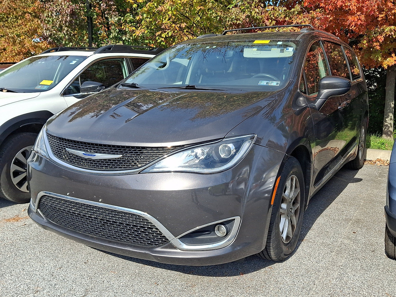Used 2020 Chrysler Pacifica Touring-L FWD image 3