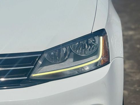 Used 2017 Volkswagen Jetta S image 24