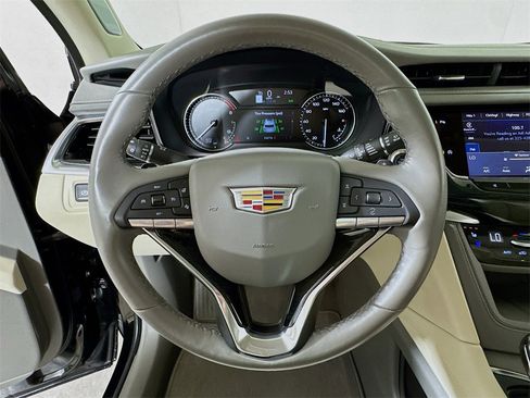 Certified 2025 Cadillac XT6 Premium Luxury image 9
