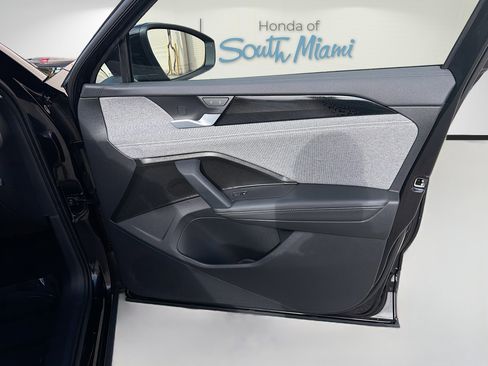 Used 2025 Volkswagen Tiguan S image 33