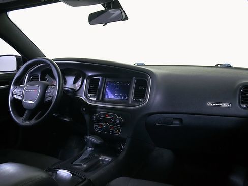 Used 2018 Dodge Charger SXT w/ Blacktop Package RWD image 23
