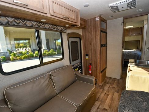 Used 2018 Chevrolet Express 4500 w/ RV Package RWD image 5