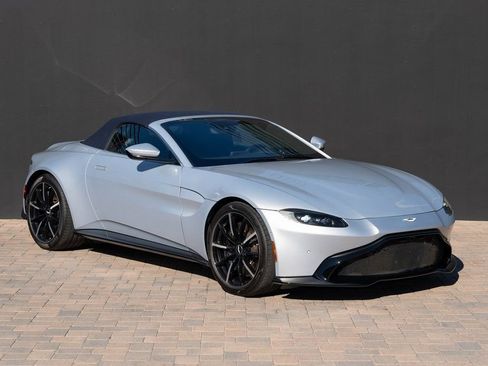 Used 2023 Aston Martin V8 Vantage Roadster RWD image 2