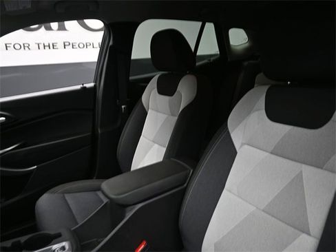 Used 2024 Chevrolet Trax LS w/ LS Convenience Package image 16