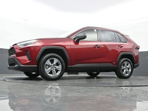 Used 2025 Toyota RAV4 LE image 27
