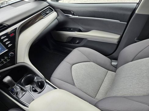 Used 2019 Toyota Camry LE FWD image 18