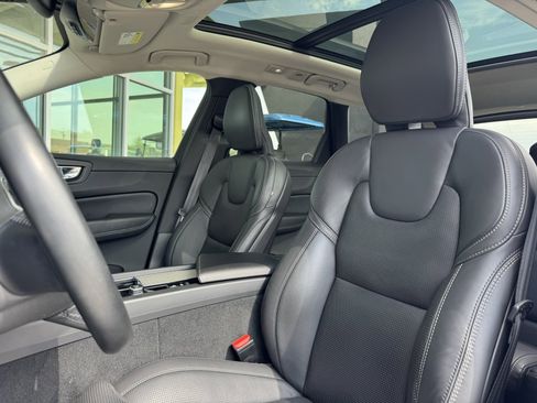 Used 2022 Volvo XC60 B5 Inscription w/ Advanced Package image 34
