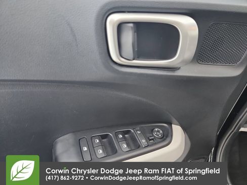 Used 2025 Hyundai Venue SEL FWD image 20