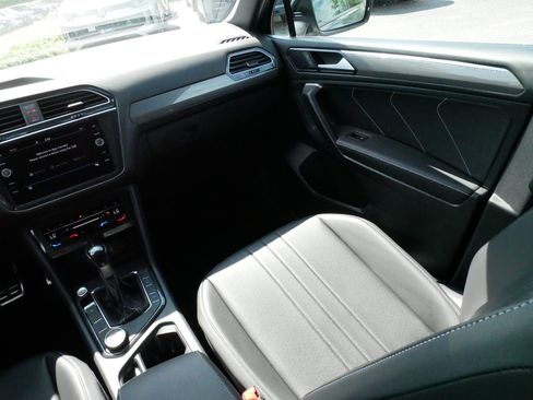 Certified 2023 Volkswagen Tiguan SE R-Line AWD/4WD image 11