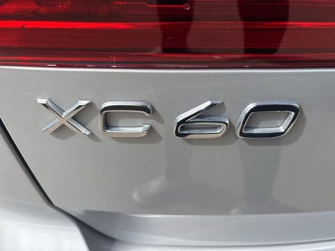 Certified 2025 Volvo XC60 B5 Plus AWD/4WD image 11