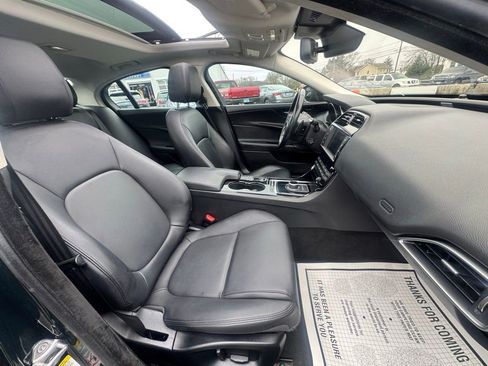 Used 2017 Jaguar XE Premium AWD/4WD image 21