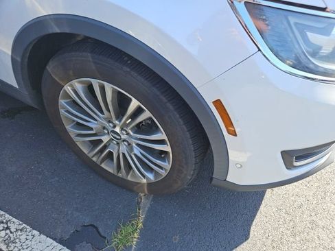 Used 2016 Lincoln MKX Reserve w/ Technology Package FWD image 4
