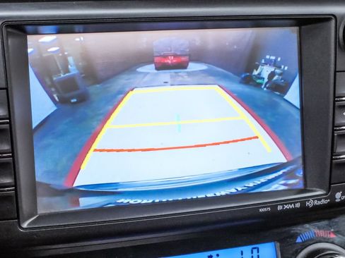 Used 2018 Toyota RAV4 XLE FWD image 23