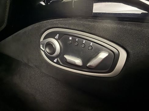Used 2020 Aston Martin V8 Vantage Coupe image 35