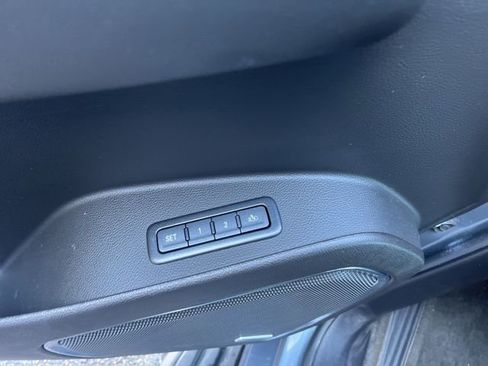 Used 2018 Chevrolet Suburban LT image 23