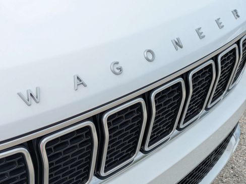 Used 2024 Jeep Wagoneer L Series III w/ Flexible Seating Group AWD/4WD image 14