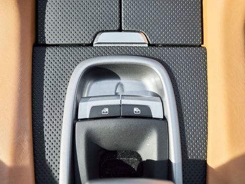 Used 2018 Ferrari GTC4Lusso image 61