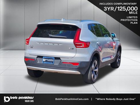 Used 2025 Volvo XC40 B5 Plus AWD/4WD image 25
